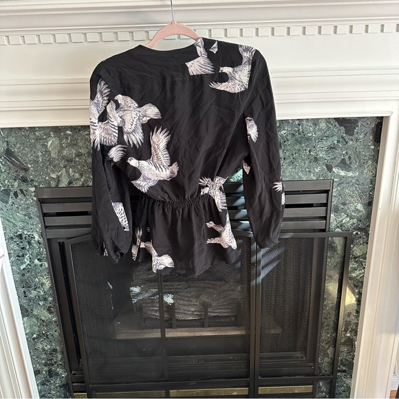 Tucker The Abigail's Party Blouse Mountain
Climbing Birds Silk Top size small - Picture 7 of 9
